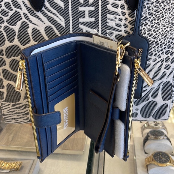 MICHAEL KORS LARGE DOUBLE ZIP WRISTLET WALLET PHONE CASE 
Navy NWT - Picture 14 of 16